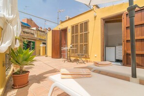 Outdoor dining - Miraclet - Adults Only - House In Palma. Free Wifi (Palma De Mallorca, Illes Balears)