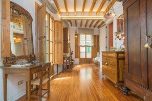 Interior - Miraclet - Adults Only - House In Palma. Free Wifi (Palma De Mallorca, Illes Balears)