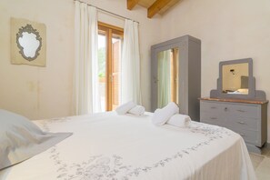 2 bedrooms, iron/ironing board