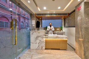 Quầy tiếp tân