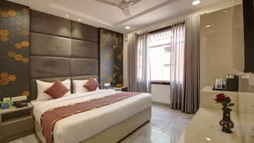 Executive Double Room | Desk, soundproofing, free WiFi