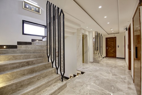 Hotel Kaca Inn - Near New Delhi Railway Station & Connaught Place