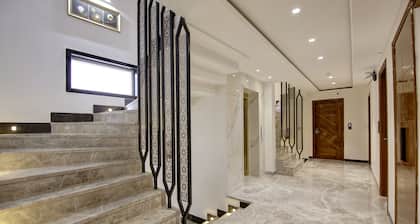 Hotel Kaca Inn - Near New Delhi Railway Station & Connaught Place