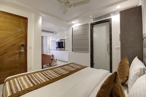 Hotel Kaca Inn - Near New Delhi Railway Station & Connaught Place