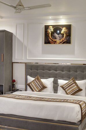 Executive Double Room | Desk, soundproofing, free WiFi - Hotel Kaca Inn (New Delhi)