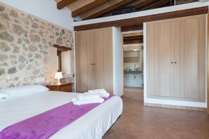 3 bedrooms, iron/ironing board
