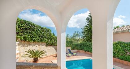 Villa Teulera - Villa With Private Pool. Free Wifi