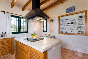 Fridge, microwave, oven, stovetop - Pula ViÑas - Villa With Private Pool. Free Wifi (Son Servera, Illes Balears)