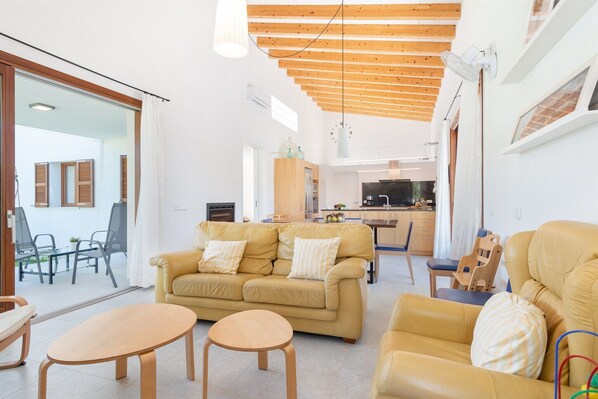 TV, ping pong - Amedart - House In Marina Manresa. Free Wifi (Manresa, Illes Balears)