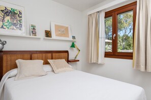 3 bedrooms, iron/ironing board
