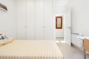 3 bedrooms, iron/ironing board - Amedart - House In Marina Manresa. Free Wifi (Manresa, Illes Balears)