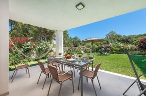 Outdoor dining - Amedart - House In Marina Manresa. Free Wifi (Manresa, Illes Balears)
