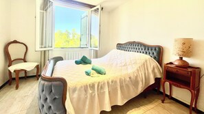 5 bedrooms, iron/ironing board, WiFi, bed sheets - Rendez-vous en Provence - Duo of gites 6+4 people - swimming pool - air conditioning (cheval blanc)