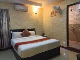 Cortinas blackout, tabla de planchar con plancha y wifi gratis 