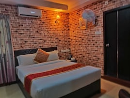 Cortinas blackout, tabla de planchar con plancha y wifi gratis