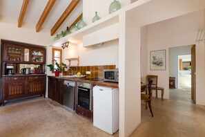 Frigorifero, microonde, forno, lavastoviglie