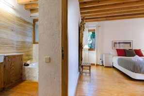 4 bedrooms, iron/ironing board