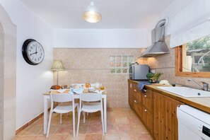 Fridge, microwave, oven, dishwasher - Cas Pati (son Moja) - House In Cala Santanyí (Son Moja (santanyí), Illes Balears)