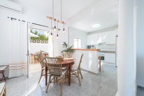 Dining - Sa Marina - House In Alcúdia. Free Wifi (Sa Marina (alcúdia), Illes Balears)