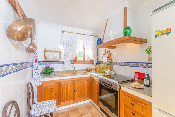 ثلاجة، ميكروويف، فرن، غسالة أطباق