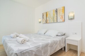2 Schlafzimmer, Bügeleisen/Bügelbrett