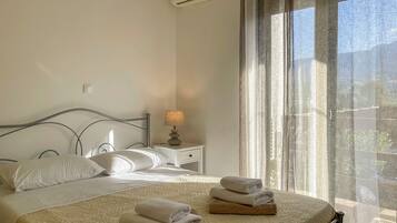 2 quartos, cofres nos quartos, ferros/tábuas de passar roupa