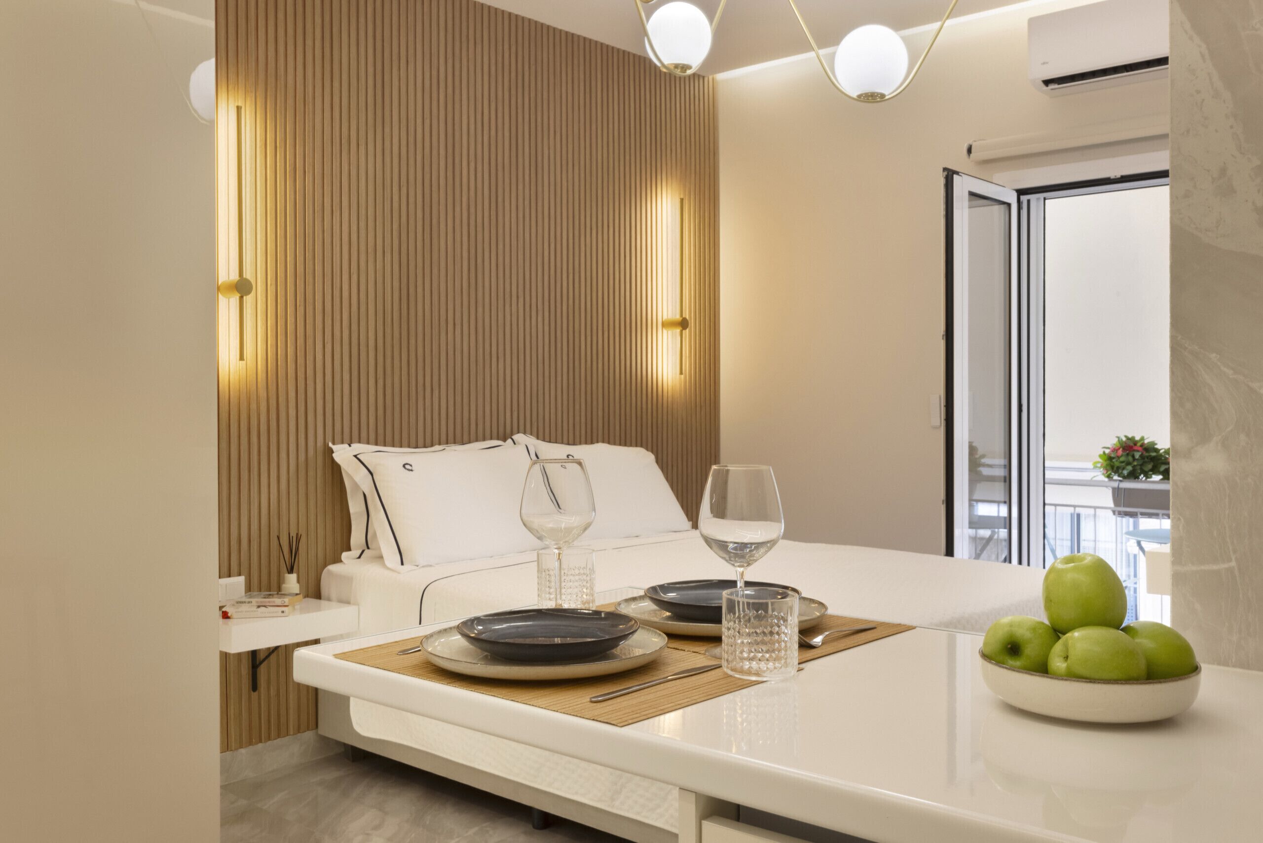 1 soverom, safe på rommet og strykejern/-brett