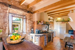Fridge, microwave, oven, stovetop - Finca Can Maria Costitx - Villa With Private Pool (Costitx, Illes Balears)