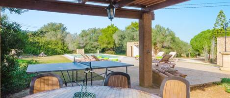 屋外ダイニングエリア