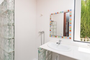 Shower, bidet - Domus Genti - Villa With Private Pool. Free Wifi (Son Serra De Marina, Illes Balears)