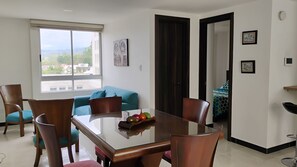 Apartment, 1 Bedroom, Accessible, City View | Dining