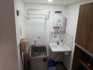 Apartment, 1 Bedroom, Accessible, City View | Interior