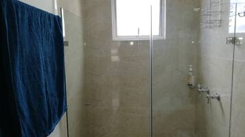 Apartment, 1 Bedroom, Accessible, City View | Bathroom