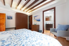 3 habitaciones y tabla de planchar con plancha 