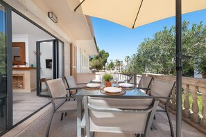 Outdoor dining - Villa Canta - House In Platja De Muro. Free Wifi (, Illes Balears)