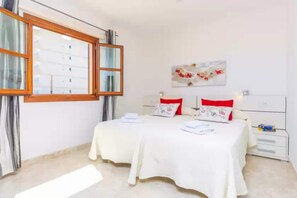 4 bedrooms, iron/ironing board - Magdalena Gomila Marimon (llac Blau) - Villa (, Illes Balears)