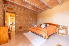 3 bedrooms, iron/ironing board