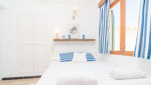 4 bedrooms, iron/ironing board