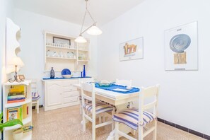 Dining - Penya - House In S'illot-cala Morlanda. Free Wifi (S'illot (manacor), Illes Balears)