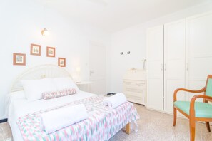 4 bedrooms, iron/ironing board - Penya - House In S'illot-cala Morlanda. Free Wifi (S'illot (manacor), Illes Balears)