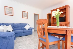 Living area - Pinya - House In Port D'alcúdia. Free Wifi (Port D'alcúdia, Illes Balears)
