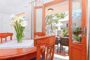 Dining - Pinya - House In Port D'alcúdia. Free Wifi (Port D'alcúdia, Illes Balears)