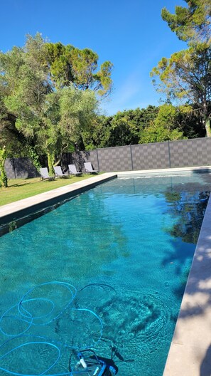 Outdoor pool - House in Provence, large garden and swimming pool ( 10 people ) in Orange (Orange)