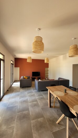 Interior - House in Provence, large garden and swimming pool ( 10 people ) in Orange (Orange)