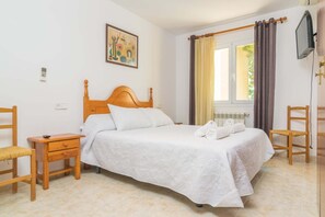 3 habitaciones y tabla de planchar con plancha 
