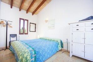 2 chambres, fer et planche à repasser