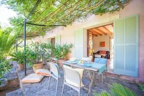 Outdoor dining - Can Pina - Eco Arco - - Apartment In Costitx (Costitx, Illes Balears)