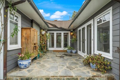 Spacious 5BR Villa in Venice with Pool/Hot Tub/Theater Room/Game Room