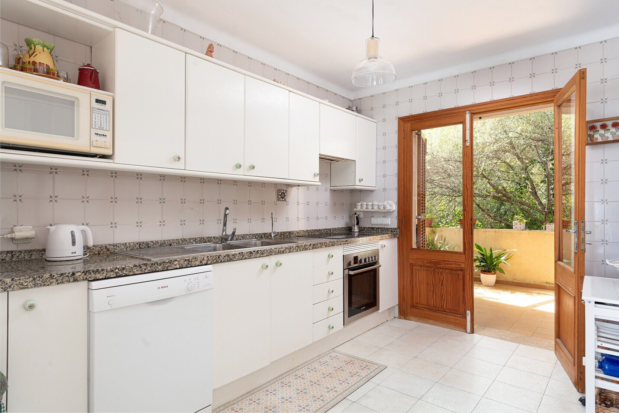 Kühlschrank, Mikrowelle, Ofen, Geschirrspüler