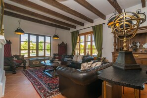 المنشأة من الداخل